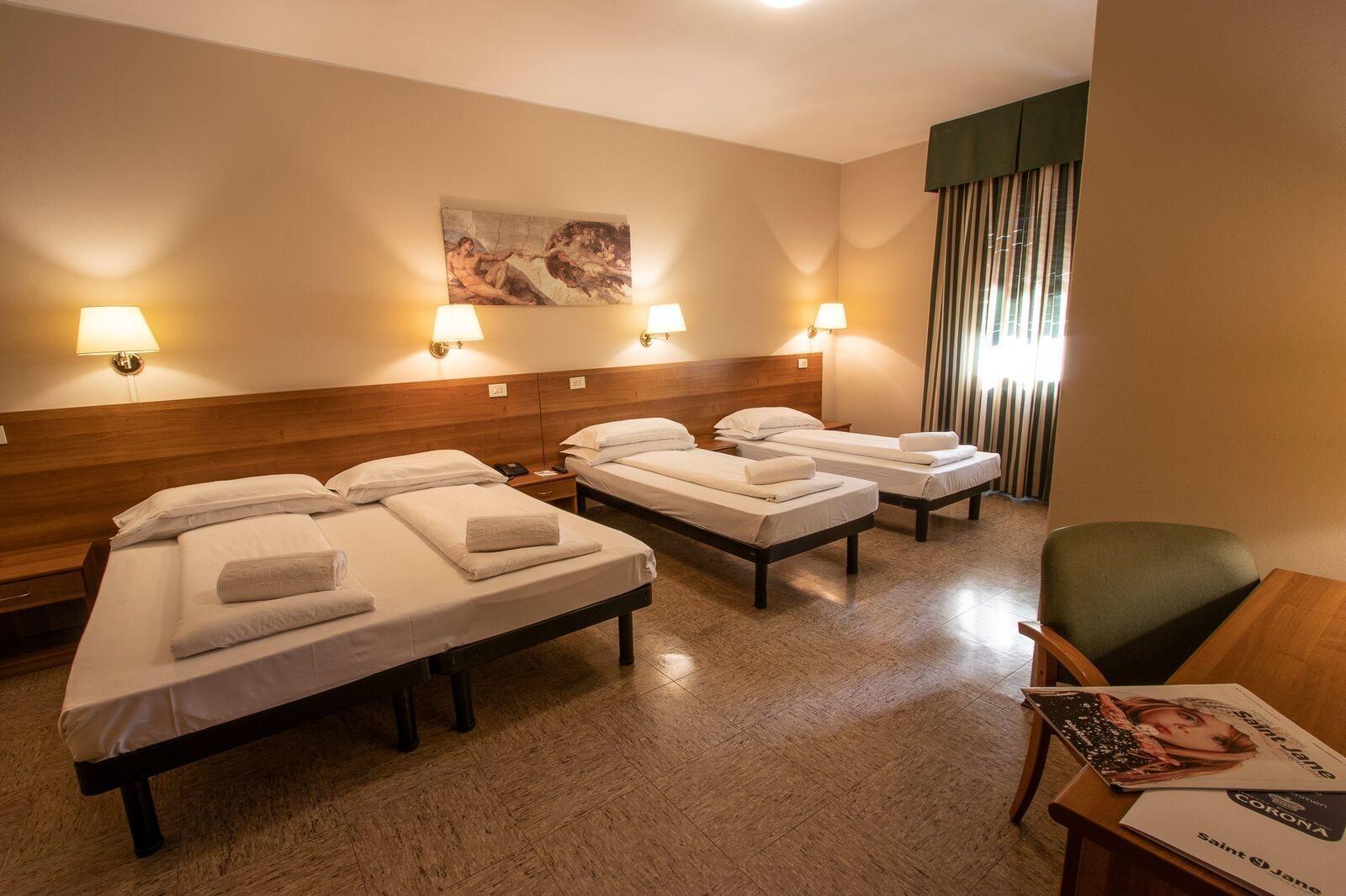 Hotel Corona Tirano Exterior foto